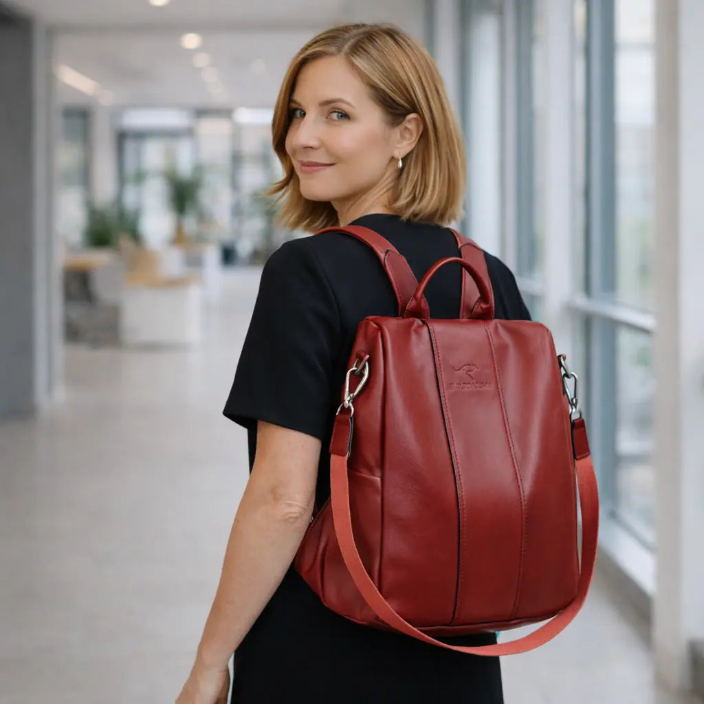 Sac à dos antivol femme  Olixya rouge porté dos, design élégant et sécurisé pour les déplacements quotidiens